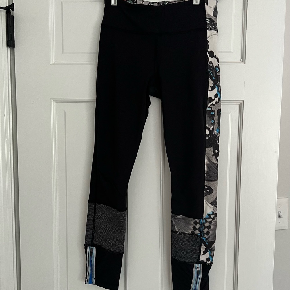 lululemon Leggings - Size 4 - black base with blue / grey details